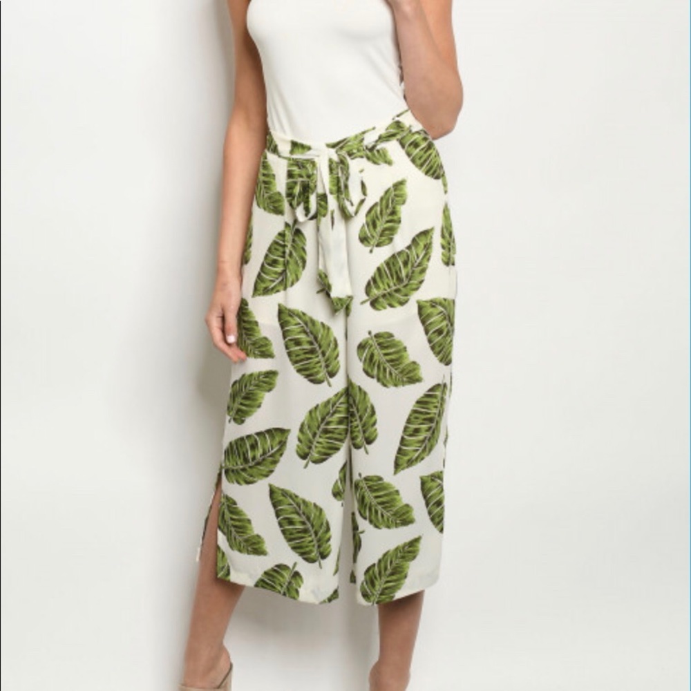 Sale! Leaf print Capris